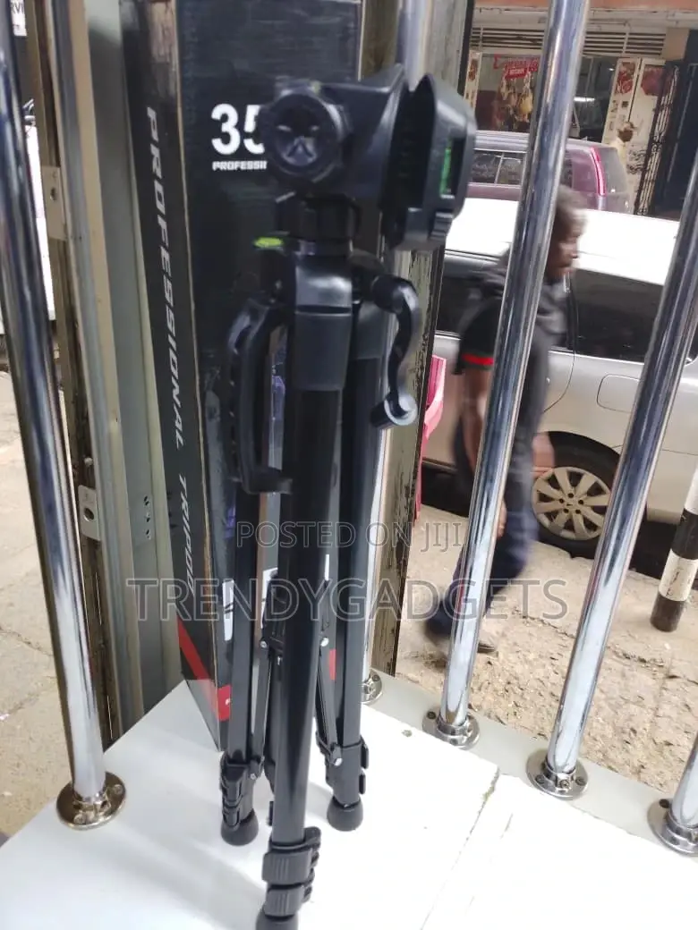 3520 Professional Tripod Stand