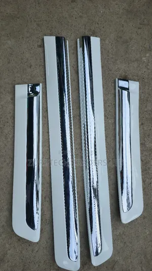 Landcruiser  V8  200 Series Door Mouldings