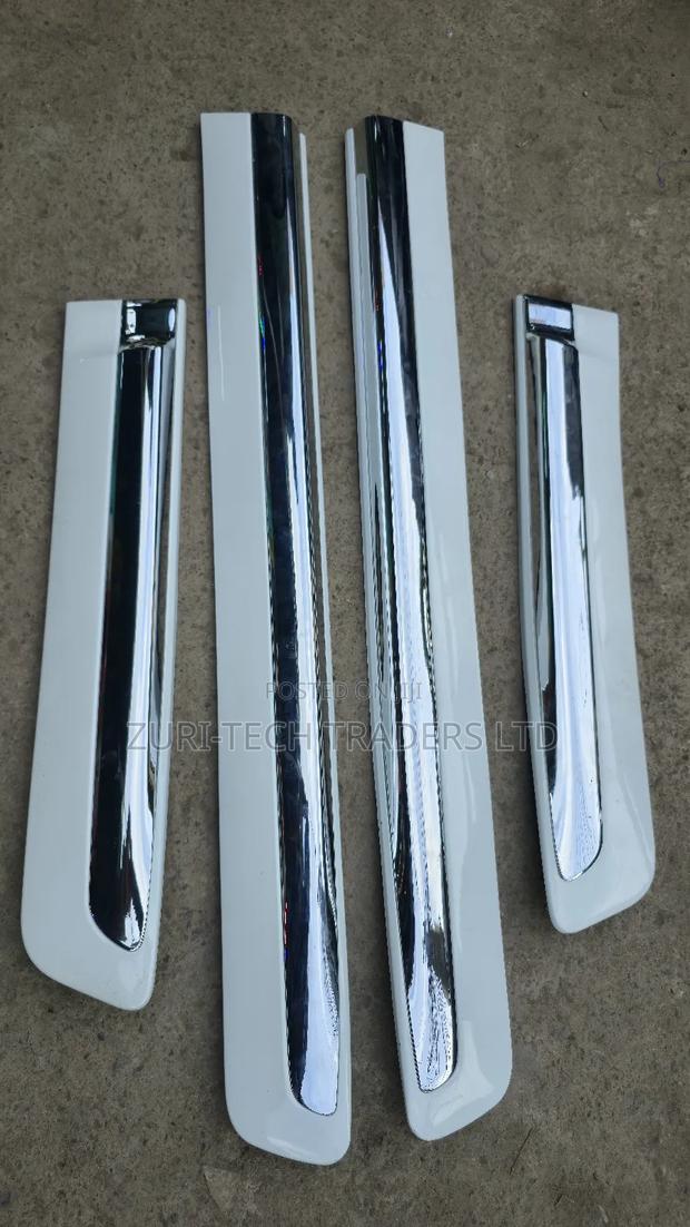 Landcruiser  V8  200 Series Door Mouldings - thumbnail 2