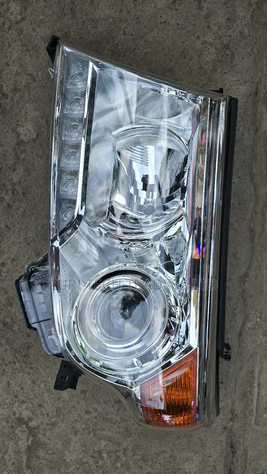 Landcruiser  V8 200 Series Non Zenon Headlight