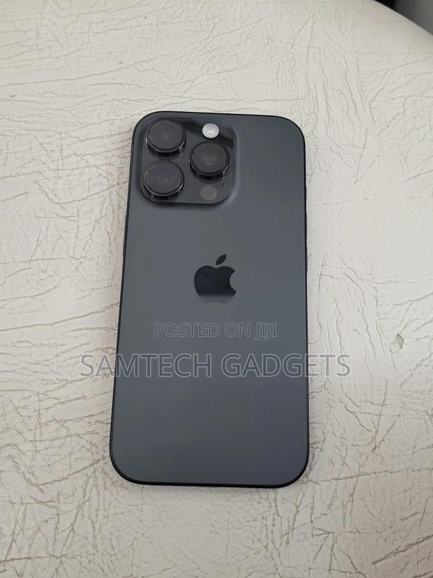 Apple iPhone 16 Pro 256 GB Black - main view
