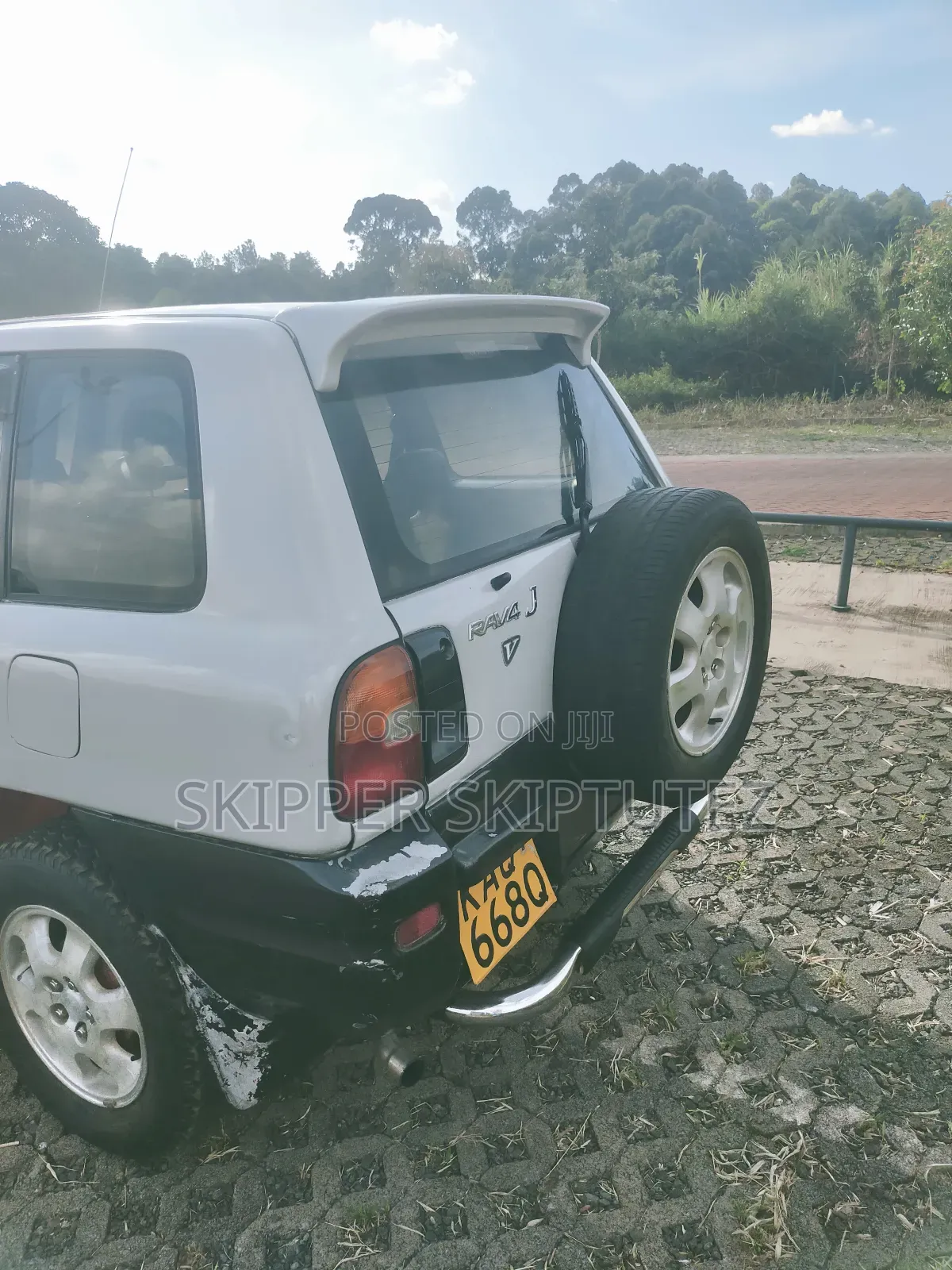 Toyota RAV4 Base 4x4 1996 White