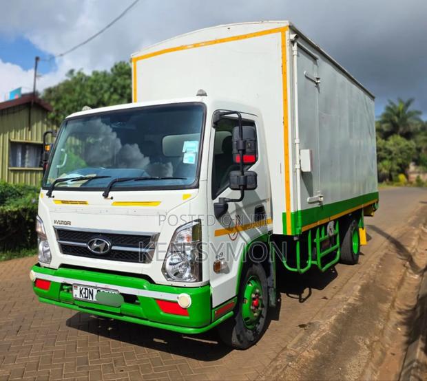 Hyundai 2024 White - thumbnail 3