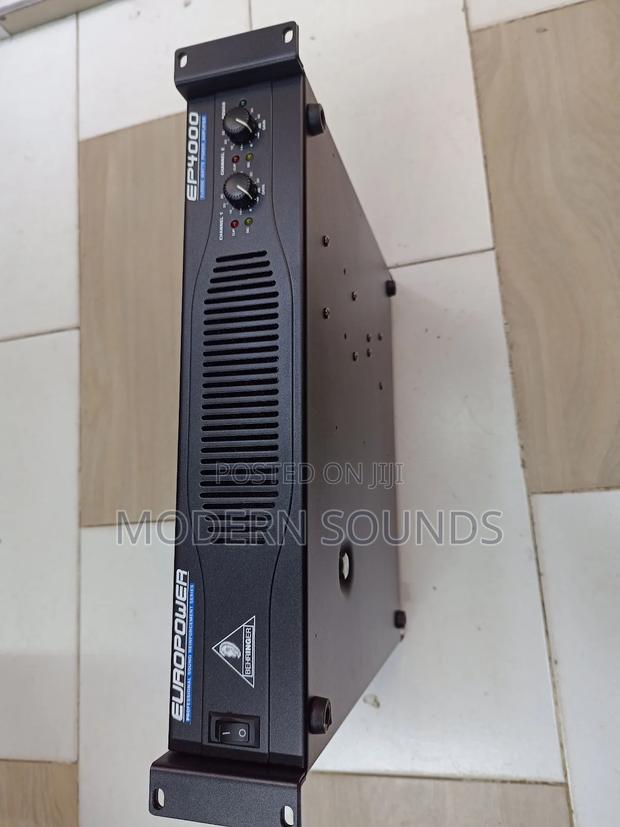 Behringer 4000 Amplifier - main view