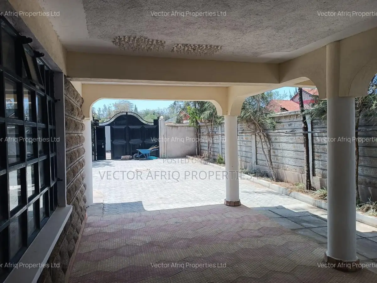 5bdrm Mansion in Acacia, Kitengela for sale