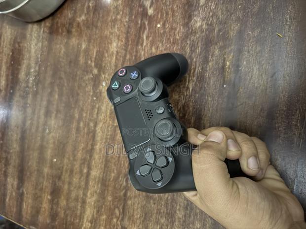 Sony Playstation 4 Controller - thumbnail 3