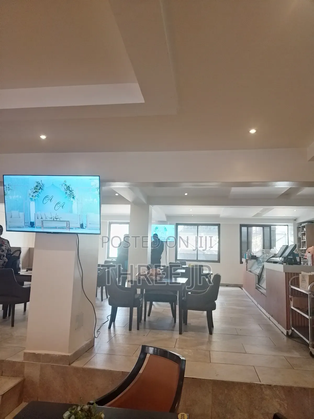 Tv 55inch Mounted on Wall for Hire With Splitter