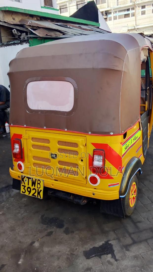 Bajaj RE 2019 Yellow - thumbnail 3