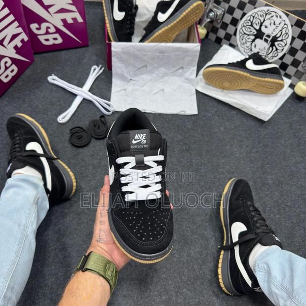 Nike Sb Dunk Low Pro in a Black, White, and Gum - thumbnail 6