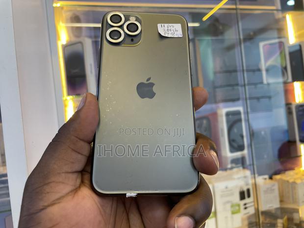 Apple iPhone 11 Pro 256 GB Blue - thumbnail 2