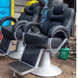 Premium Executive Barber Chair – Luxury Comfort Durability - main view