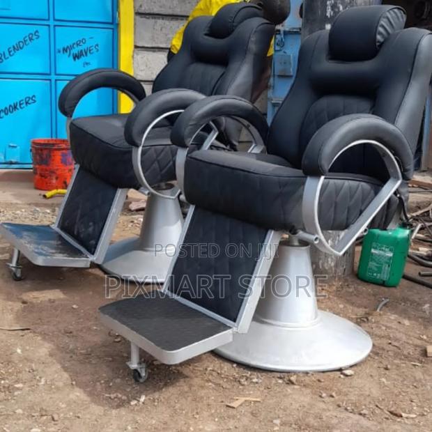 Professional Barber Chair – Executive Style Functionality - main view