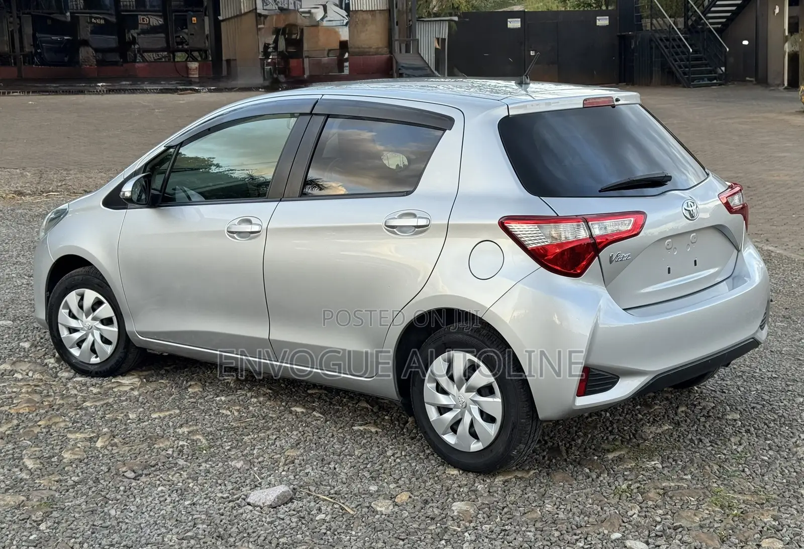 Toyota Vitz 2018 Silver