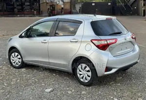 Toyota Vitz 2018 Silver