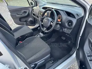 Toyota Vitz 2018 Silver