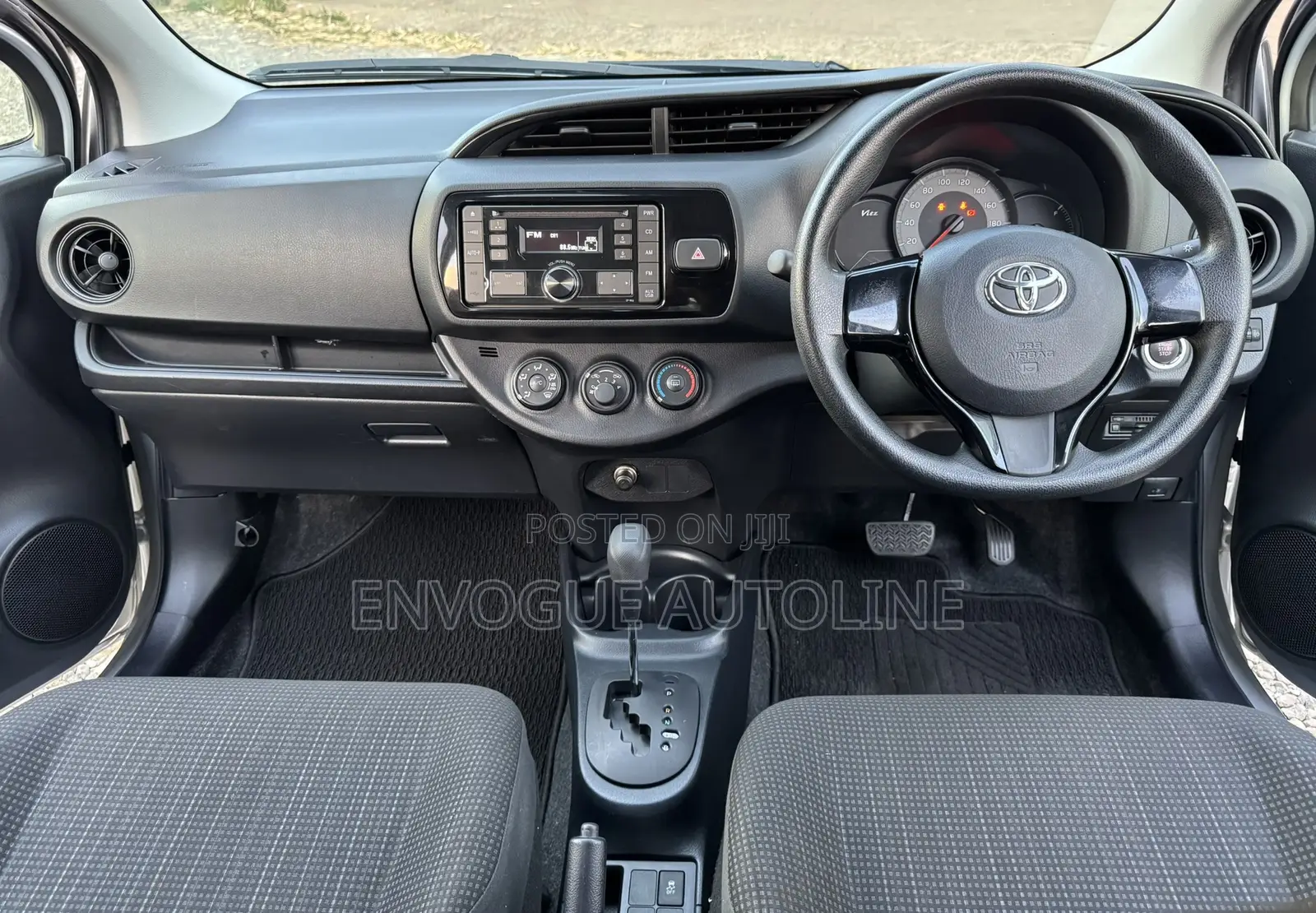 Toyota Vitz 2018 Silver