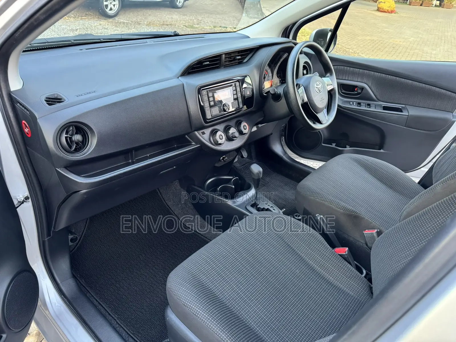 Toyota Vitz 2018 Silver