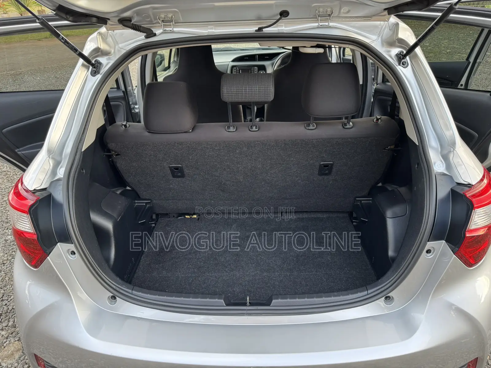 Toyota Vitz 2018 Silver