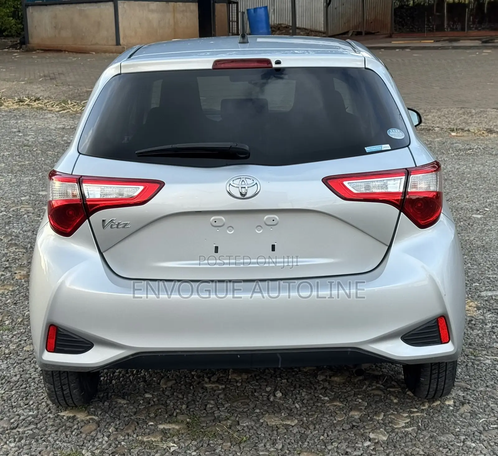 Toyota Vitz 2018 Silver