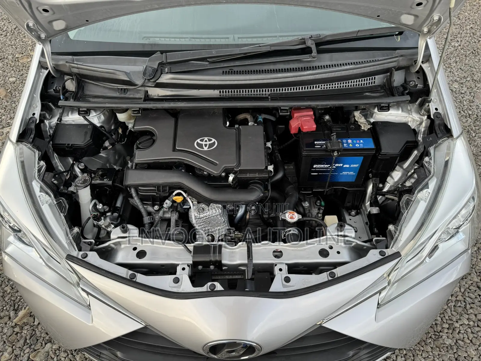 Toyota Vitz 2018 Silver