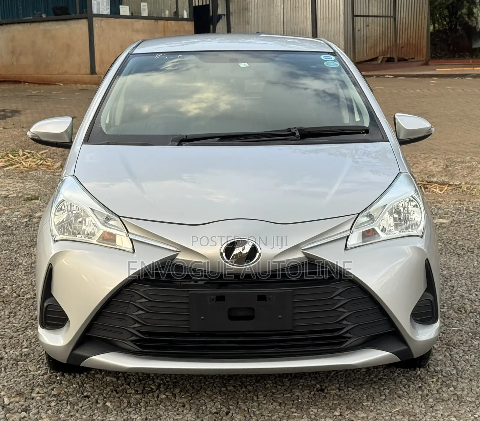 Toyota Vitz 2018 Silver