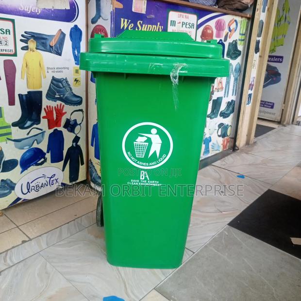 120 L Garbage Wheelie Bin With Pedals