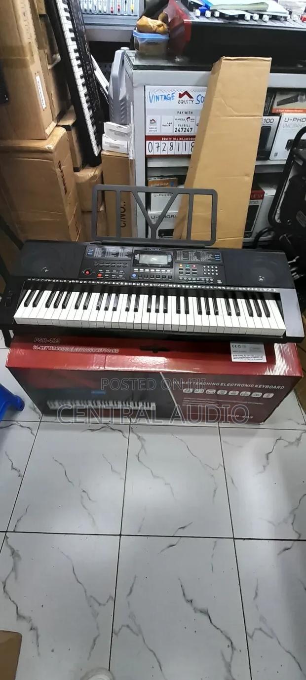 PSR 483 Electronic Keyboard