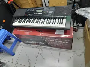 PSR 483 Electronic Keyboard