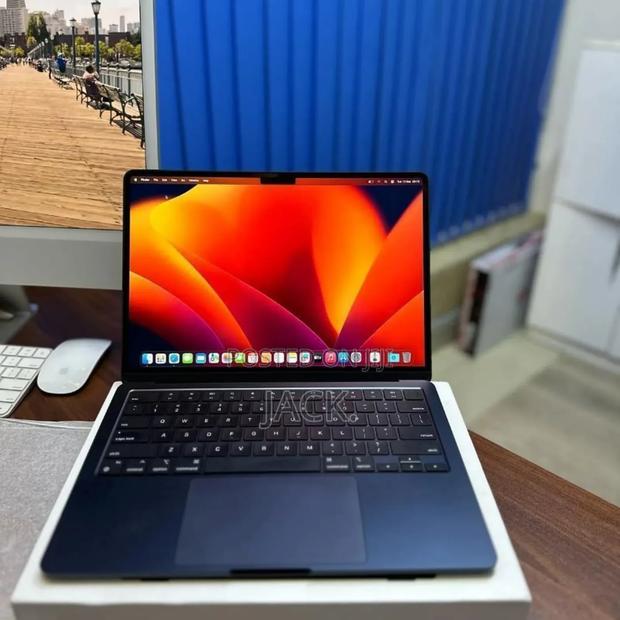Laptop Apple MacBook Air 2024 M3 13-inch 8GB Apple M3 SSD 256GB
