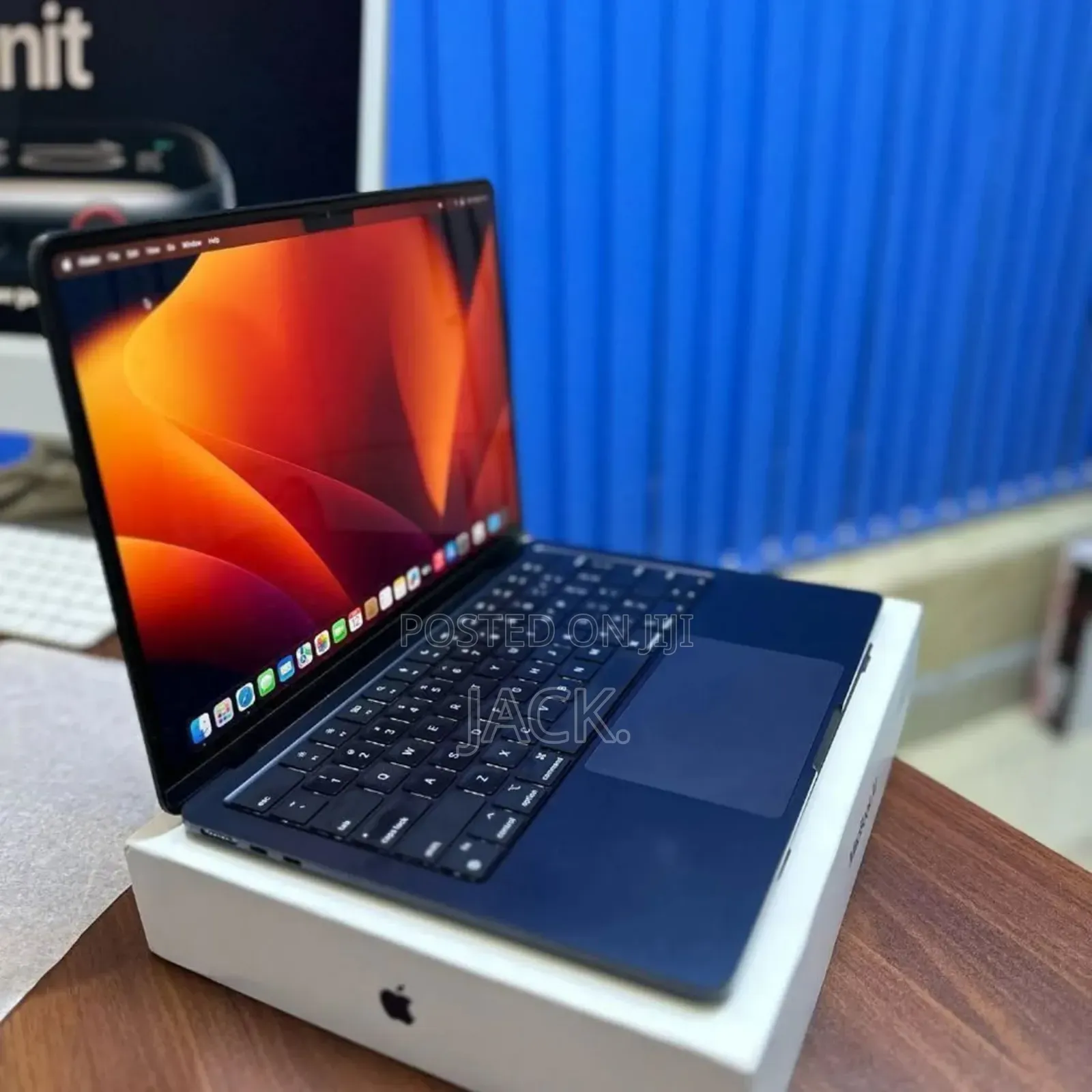 Laptop Apple MacBook Air 2024 M3 13-inch 8GB Apple M3 SSD 256GB