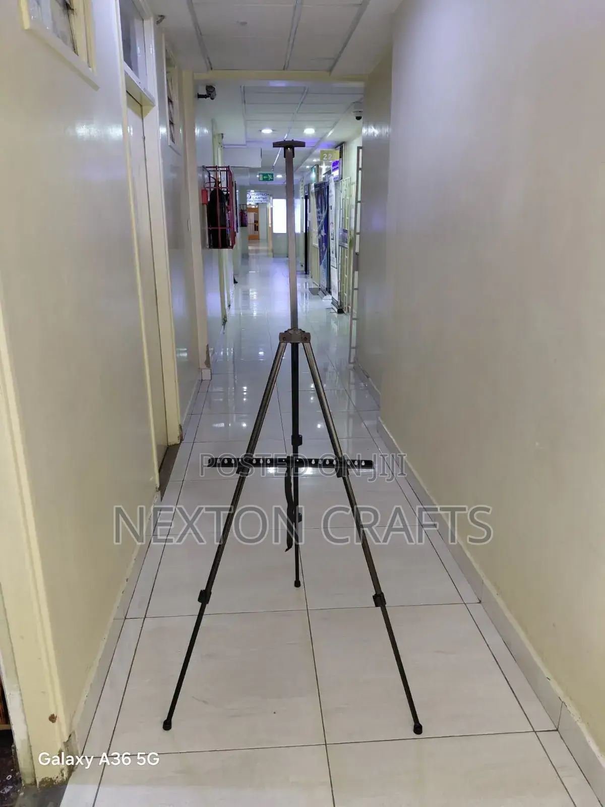 1.55cm Metalic Easel Stand