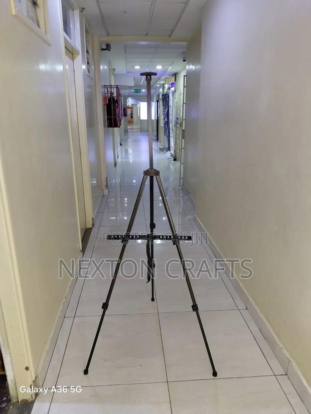 1.55cm Metalic Easel Stand - main view