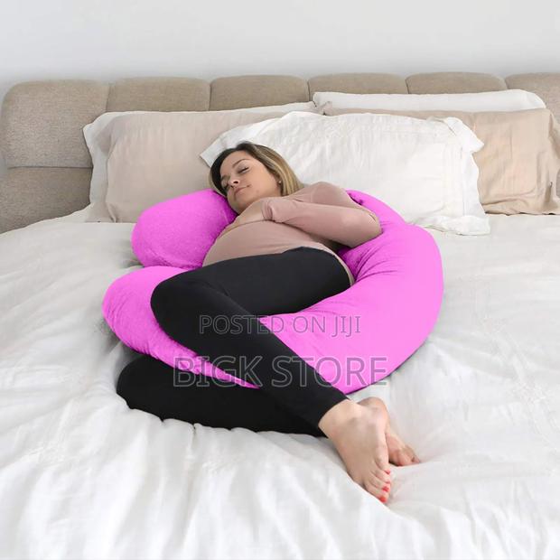 Velvet Pregnancy Pillow, Pregnant Mom - main view