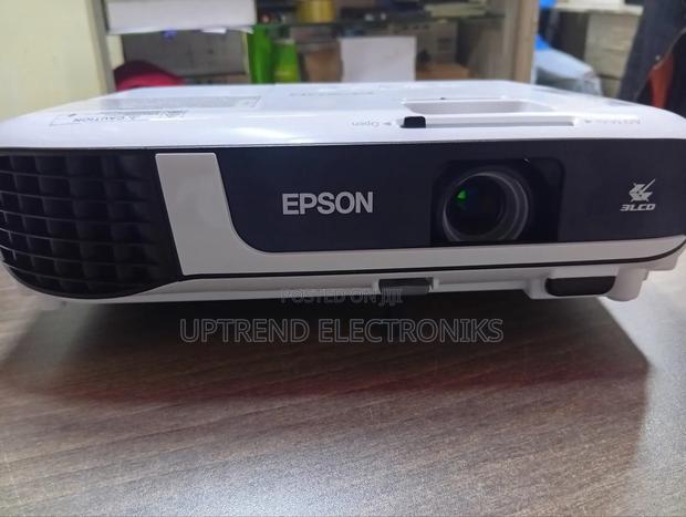 Epson Eb-W51 Wxga Projector – Built for Business Learning - main view