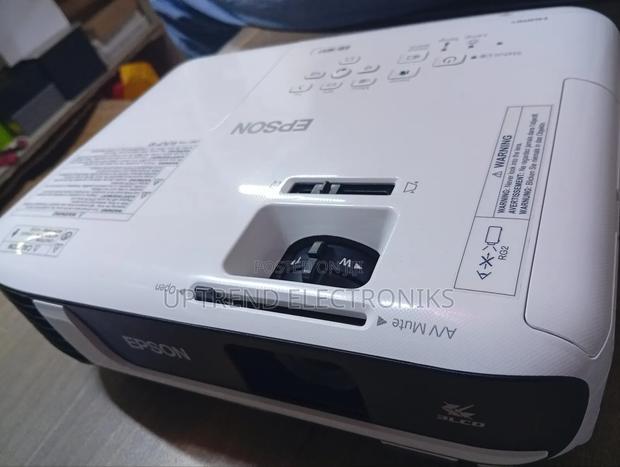 Epson Eb-W51 Projector – 4,000 Lumens | Clear Even With Lights On