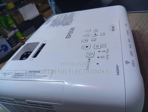 Epson Eb-W51 Projector – 4,000 Lumens | Clear Even With Lights On - thumbnail 3