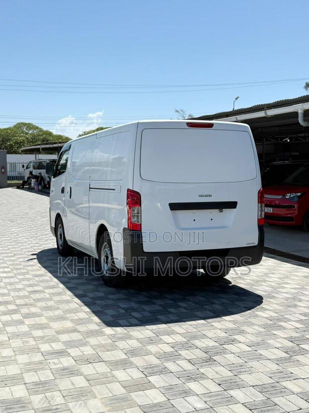 Isuzu Como 2018 White - thumbnail 4