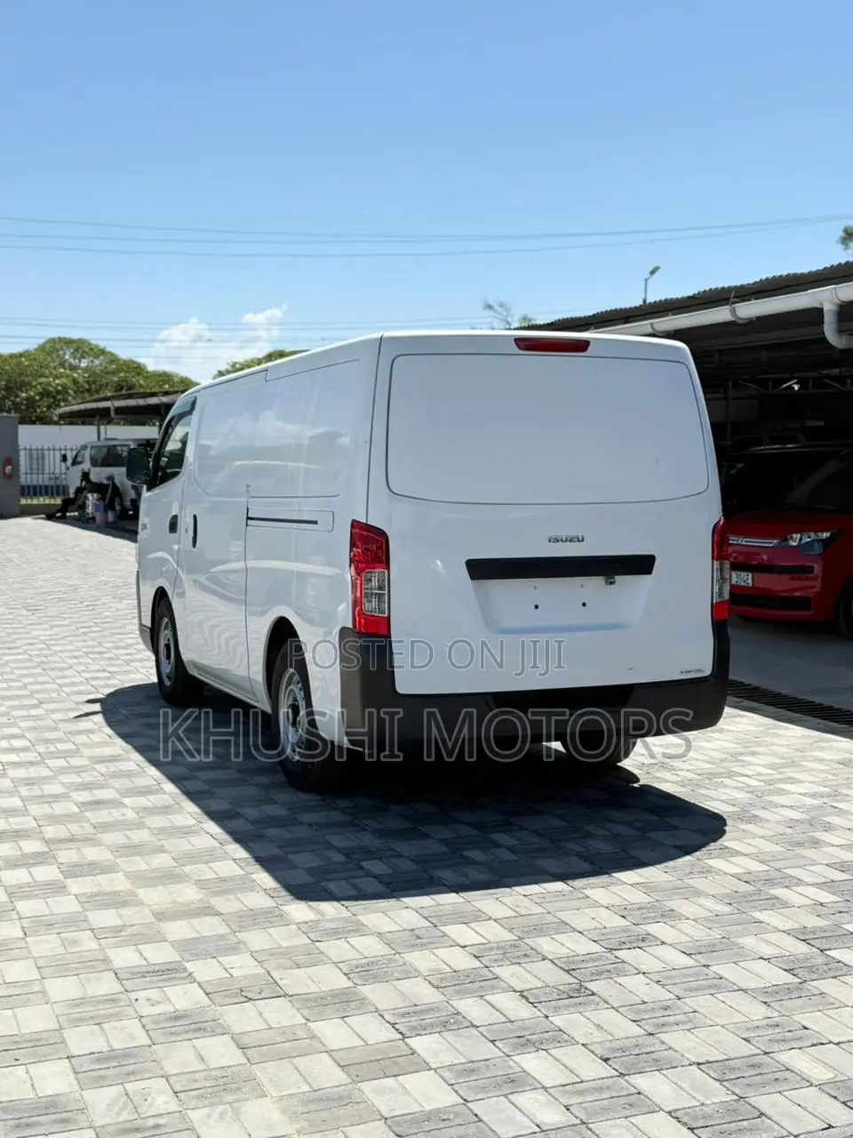 Isuzu Como 2018 White