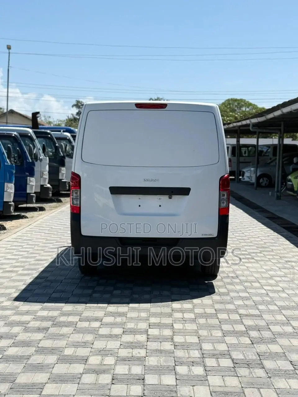 Isuzu Como 2018 White