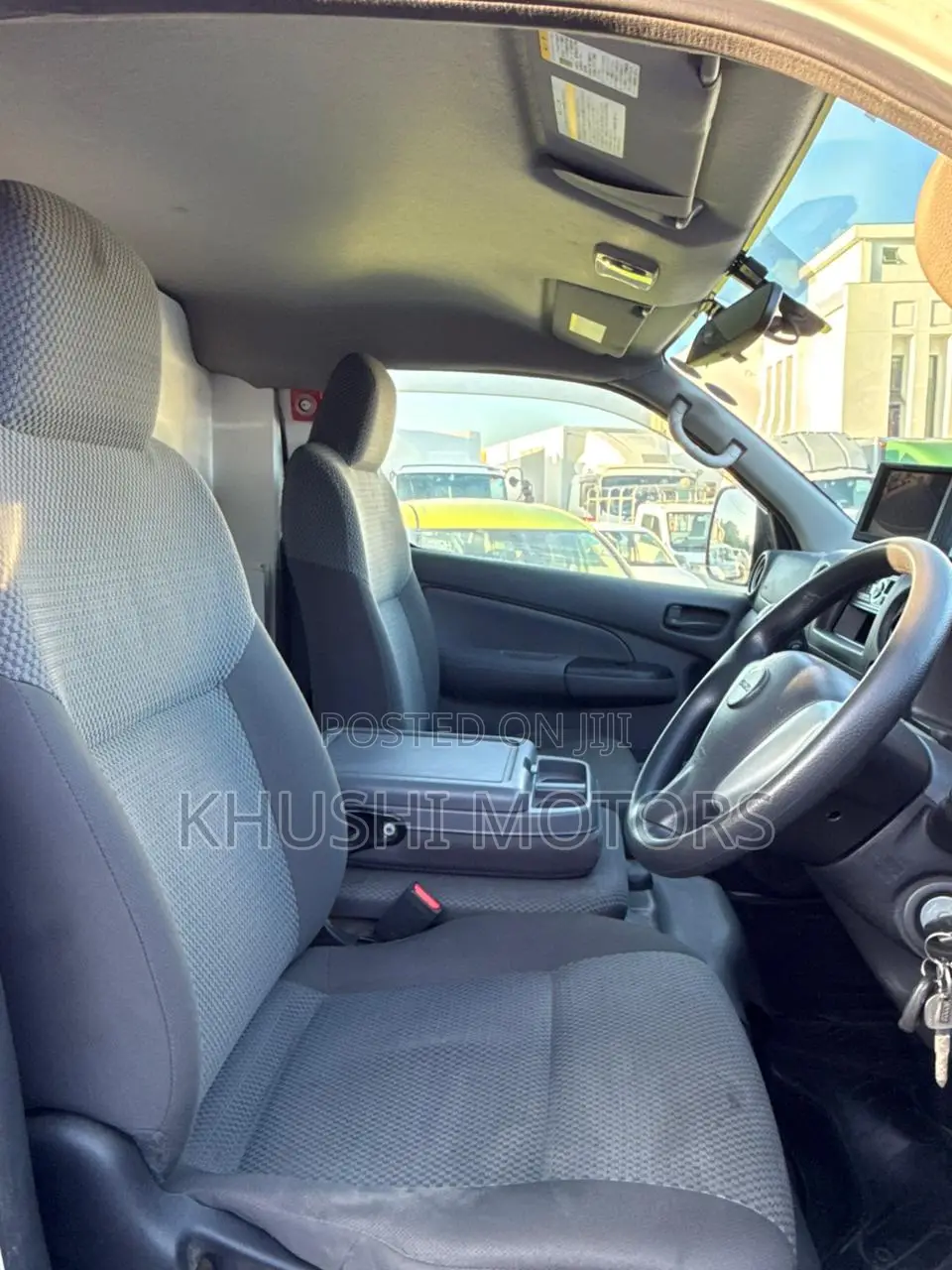Isuzu Como 2018 White