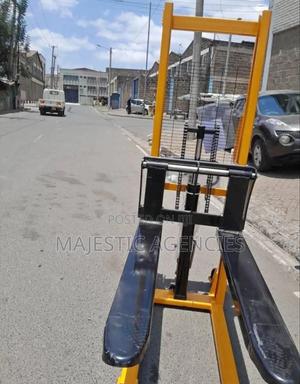 Manual Hydraulic Stacker - thumbnail 2