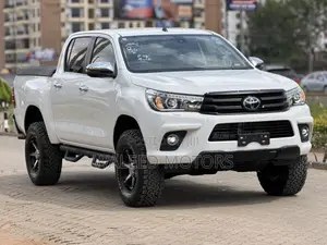 Toyota Hilux 2018 White