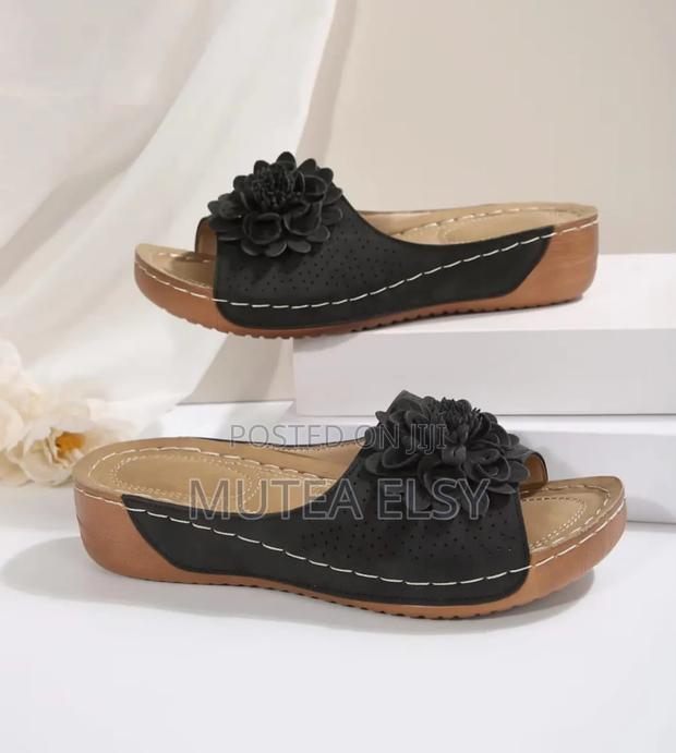 Black,White,Beige Brawn Flowery Wedge - thumbnail 5
