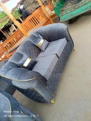 Modern Sofa 5 Seator With Spring Cushions and Pilos