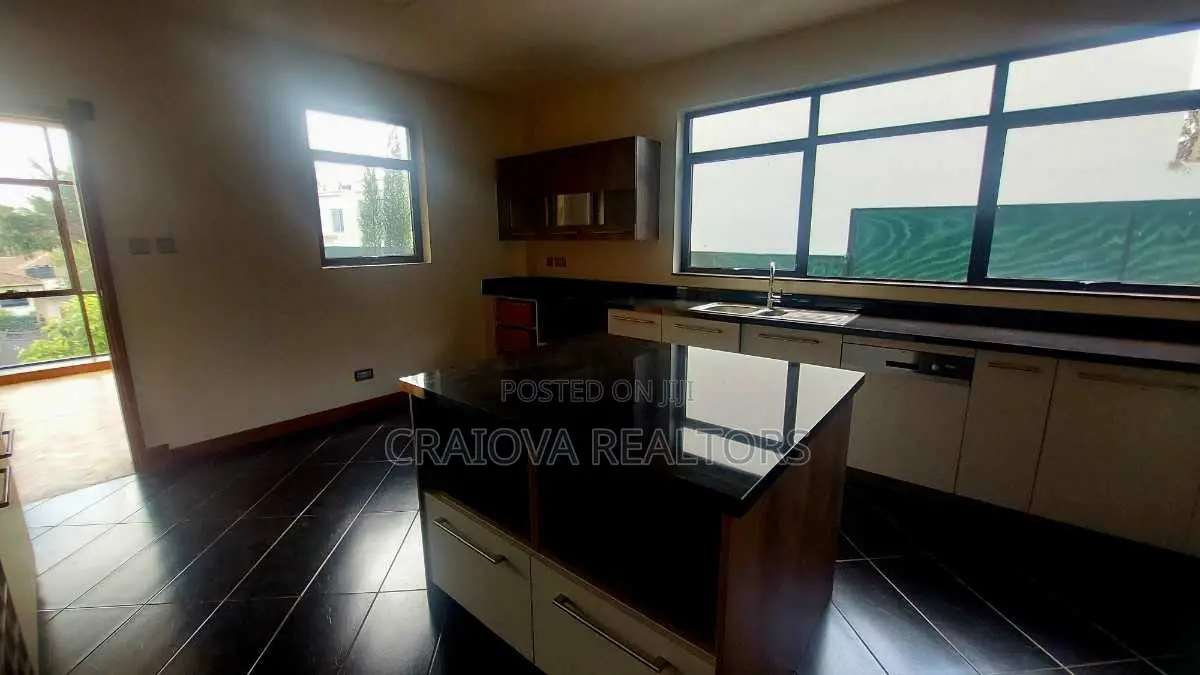 5bdrm Villa in Lavington for sale