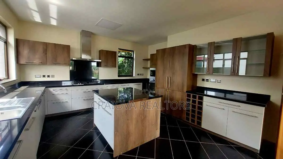 5bdrm Villa in Lavington for sale