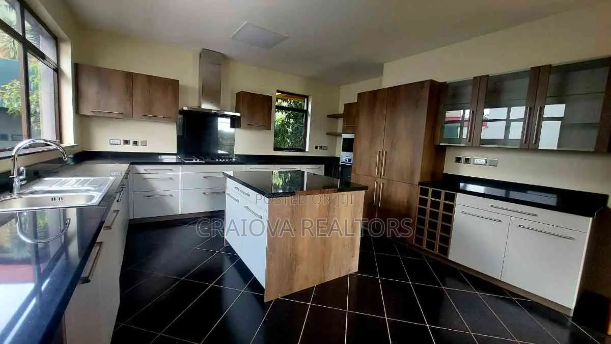 5bdrm Villa in Lavington for sale