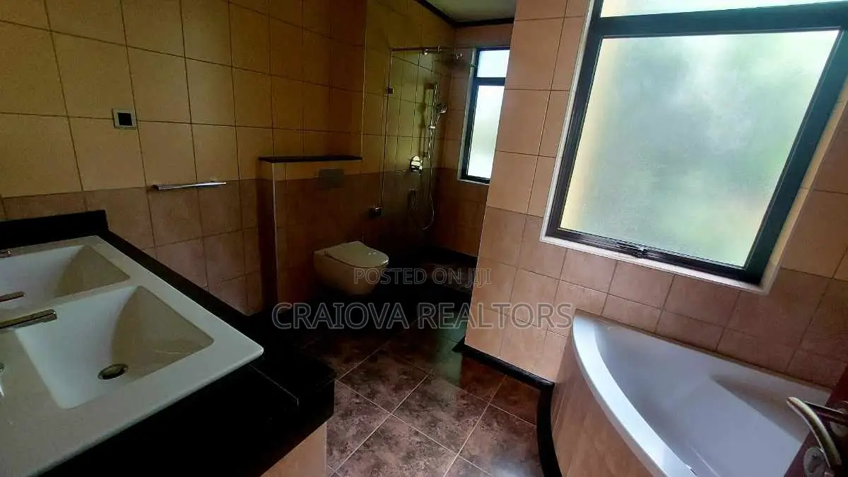 5bdrm Villa in Lavington for sale