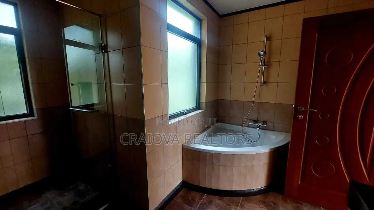 5bdrm Villa in Lavington for sale