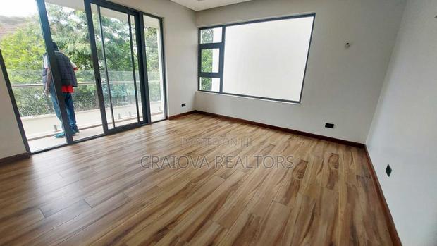 6bdrm Villa in Lavington for sale - thumbnail 13